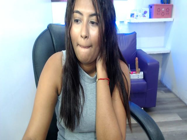 Live sex webcam photo for TracyValentin #269296617