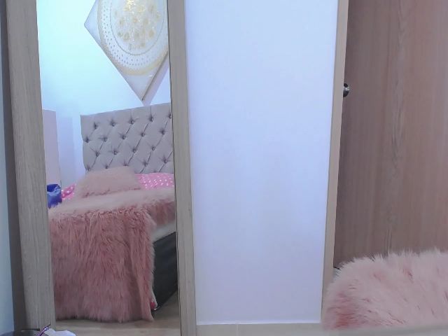 Live sex webcam photo for Aria_brown_ #269287227