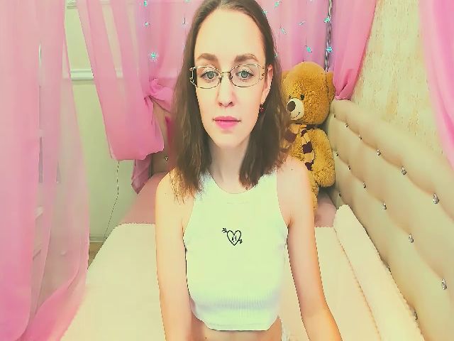Live sex webcam photo for LIL_MAYA #269287524