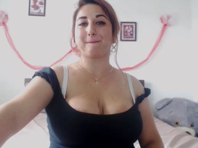 Live sex webcam photo for KinkyMyax #269290459