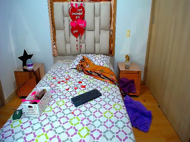 Live sex webcam photo for Lilly_monroe #269290264