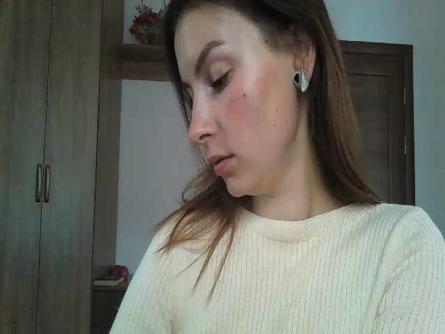 Live sex webcam photo for MisssSun #269290436