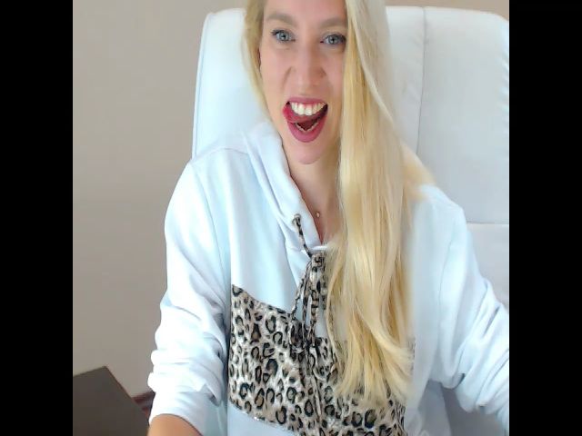 Live sex webcam photo for Miss_Sylvia #269293321