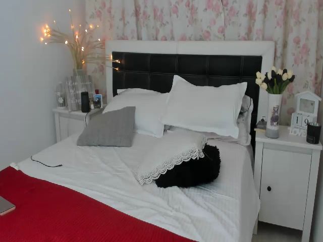 Live sex webcam photo for MayaAngelx #269297151
