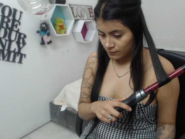 Live sex webcam photo for HONEYMIA #269285817