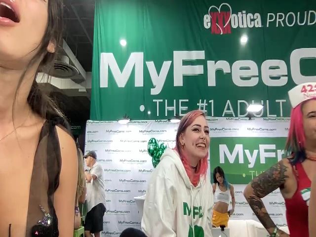 Live sex webcam photo for Itsivyblue #269284330