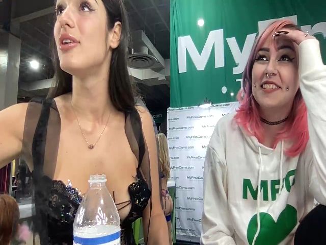 Live sex webcam photo for Itsivyblue #269285960