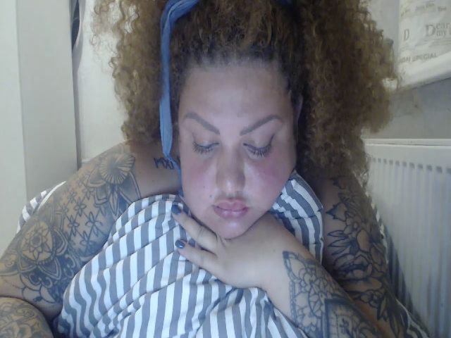 Live sex webcam photo for Smiley_doll #269297433