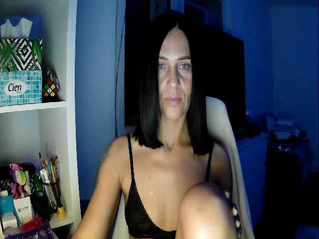 Live sex webcam photo for Beatrice_18 #269297667