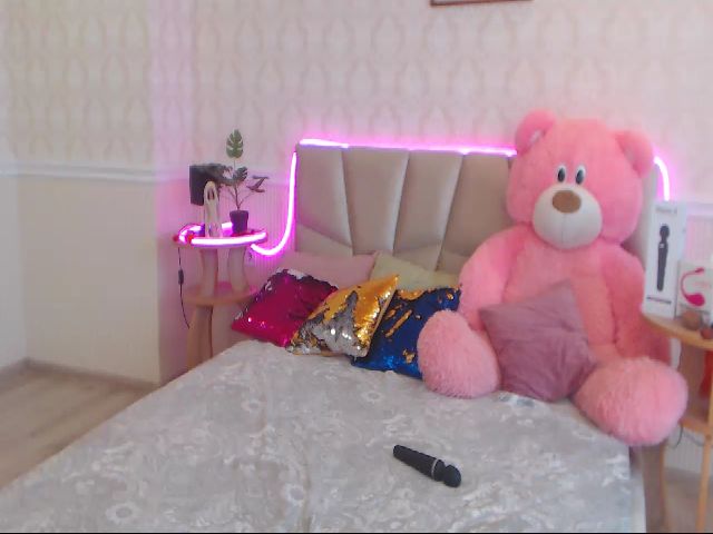 Live sex webcam photo for GinaLewis #269290769