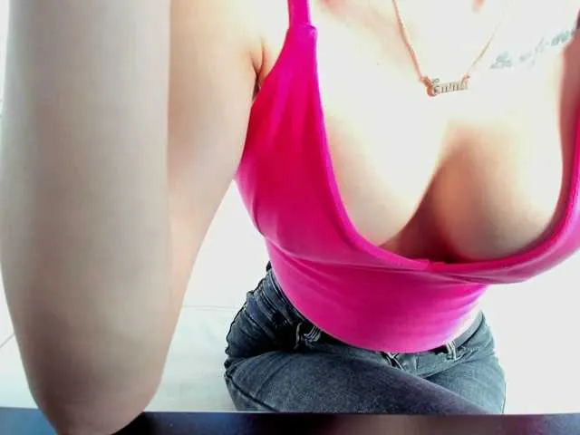 Live sex webcam photo for Emmasweetx #269288530