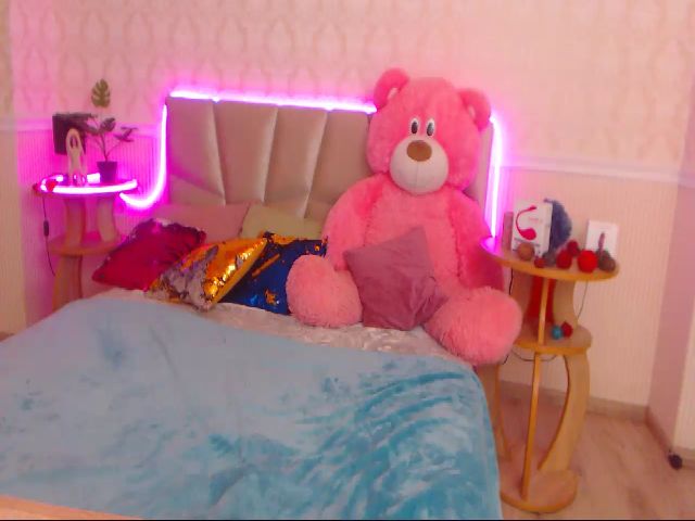 Live sex webcam photo for LorinFields #269293151