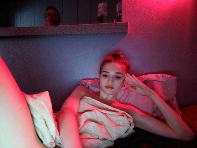 Live sex webcam photo for Kendal212 #269291579