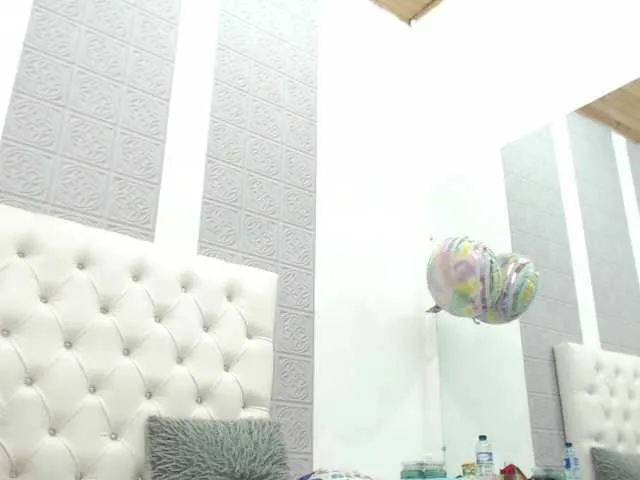Live sex webcam photo for Alice-Peach #269294837