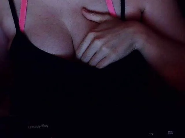 Live sex webcam photo for Yoursweetbaby #269295485
