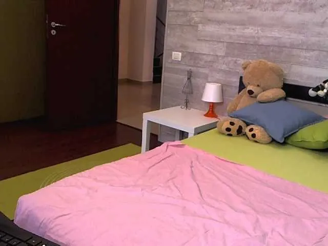 Live sex webcam photo for come2mom #269302371