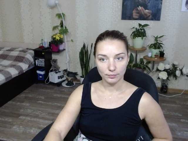 Live sex webcam photo for EmilyWild18 #269302237