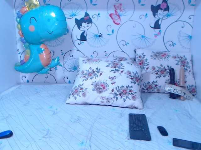 Live sex webcam photo for SpicyBrunnete #269302717