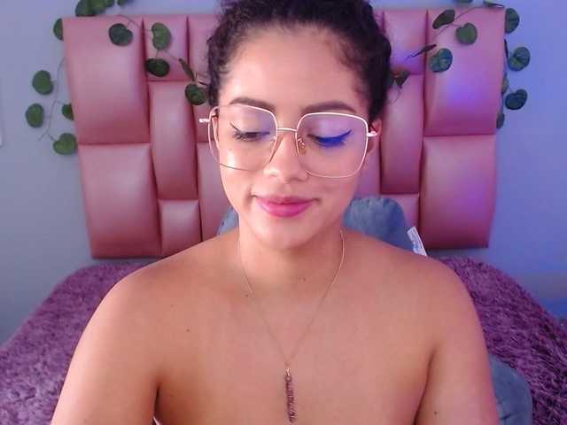 Live sex webcam photo for CamilaLora #269310988