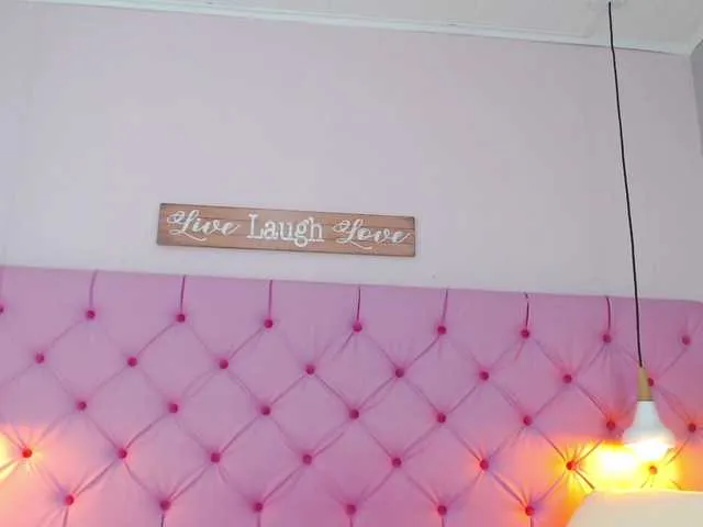 Live sex webcam photo for lizzarobert #269306568