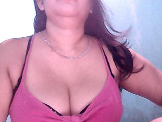 Live sex webcam photo for wildmom4u #269299136