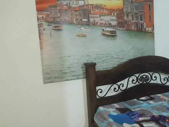 Live sex webcam photo for Caroline134 #269299284
