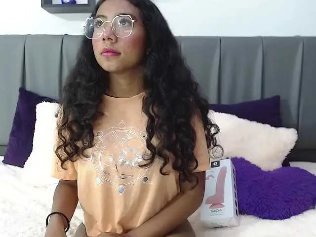 Live sex webcam photo for Anniieee #269309968