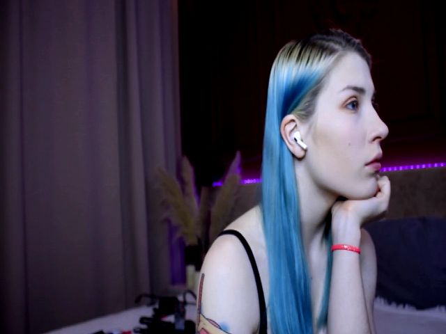 Live sex webcam photo for Purple_Foxy #269314397