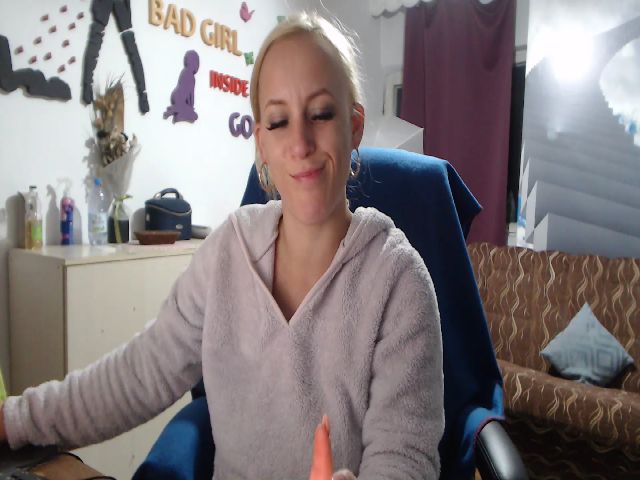 Live sex webcam photo for LiaMelanyy #269313372