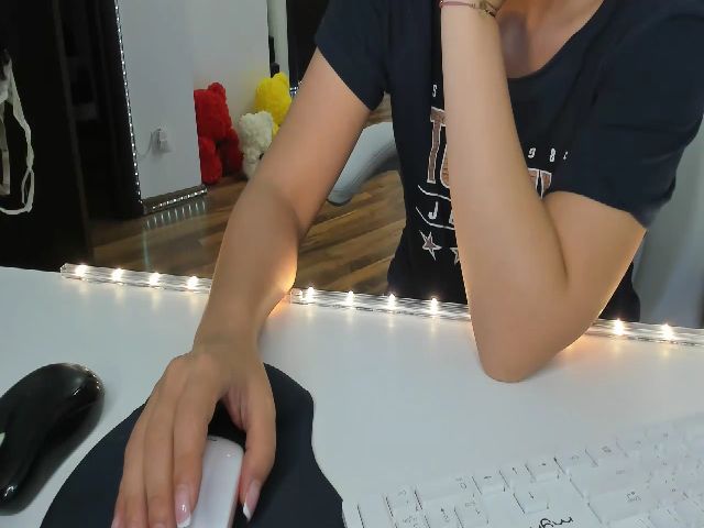 Live sex webcam photo for ElyNotYourGf #269301447