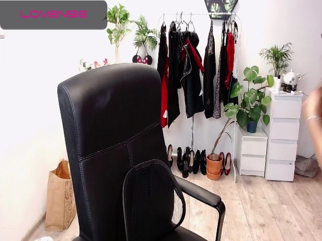 Live sex webcam photo for SweetyMinnie #269304594