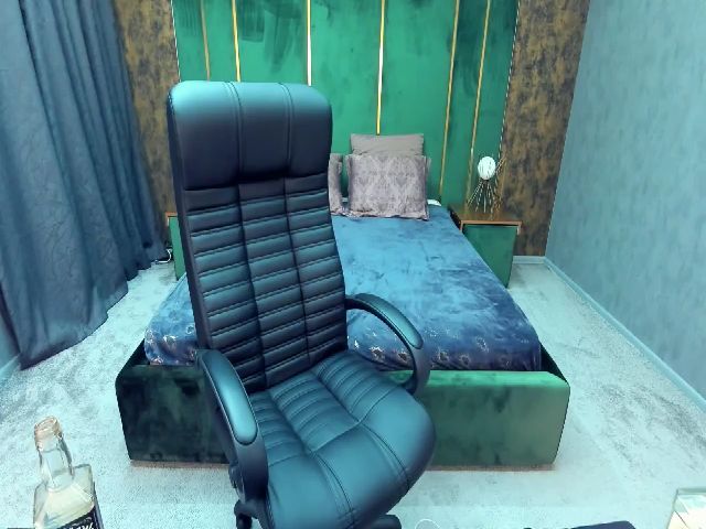 Live sex webcam photo for Gold__Dream #269308161