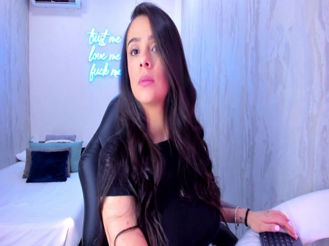 Live sex webcam photo for VictoriaMilan #269309853