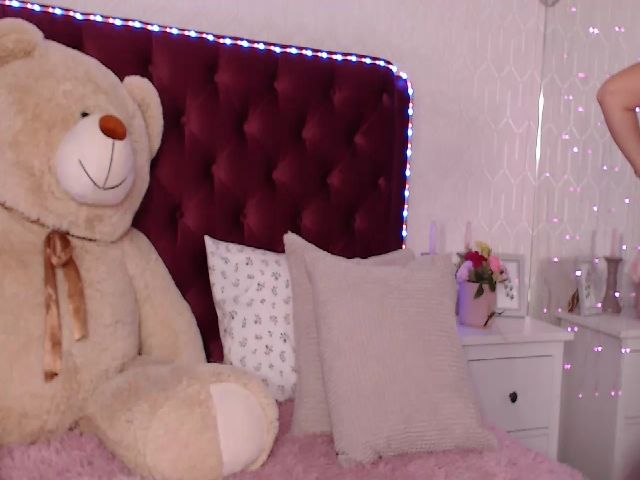 Live sex webcam photo for DOMINICA_MINI #269303340