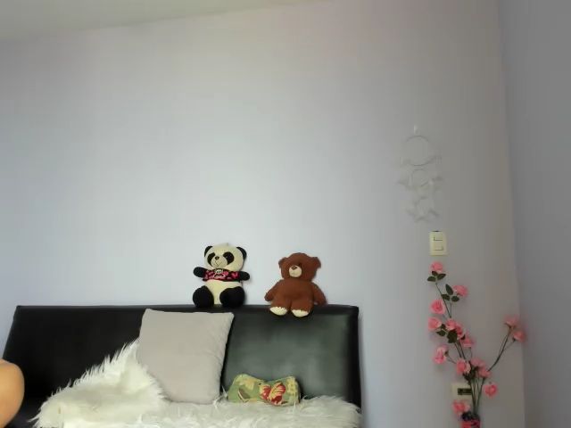 Live sex webcam photo for Mia_lambertt #269313425