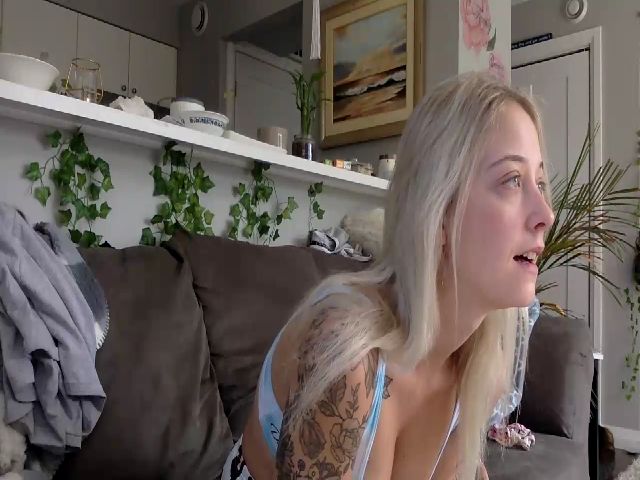 Live sex webcam photo for DaniiAngel #269307969