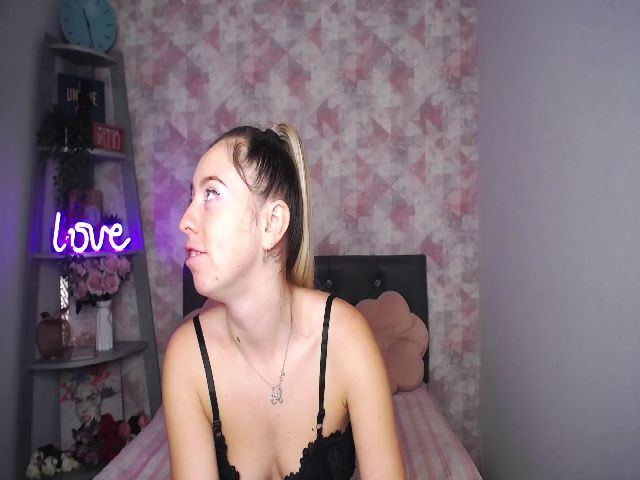 Live sex webcam photo for Lili_Tease #269312355