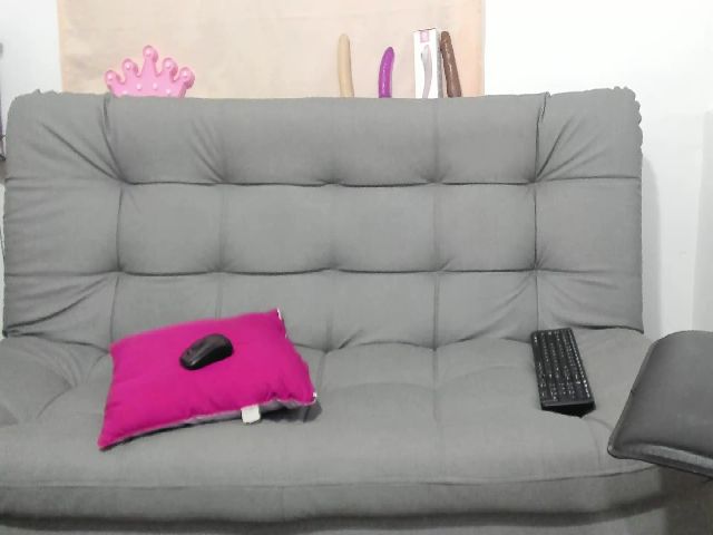 Live sex webcam photo for Violet21_ #269299511
