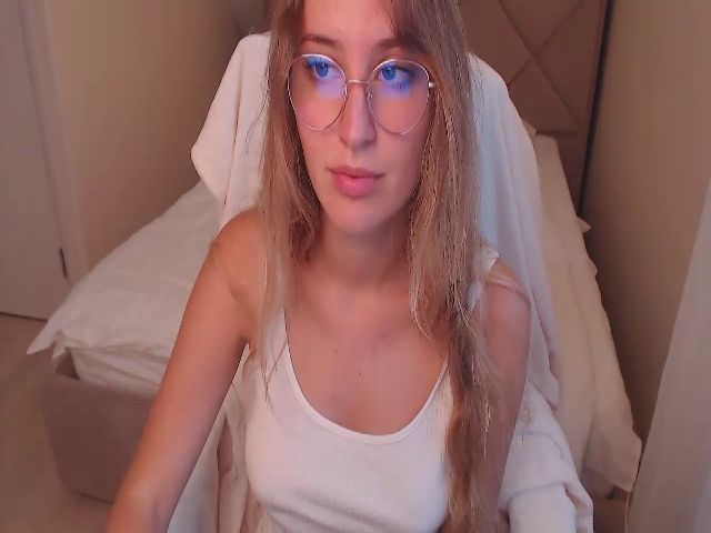 Live sex webcam photo for PrettyLy #269308615