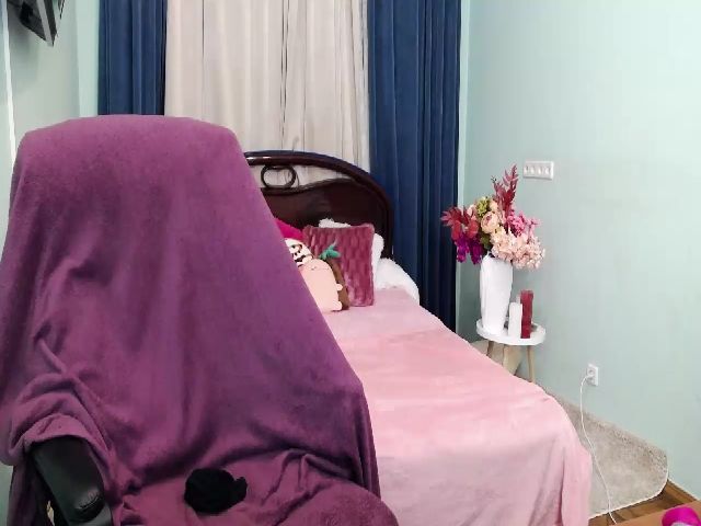 Live sex webcam photo for XRoxxxy #269302927