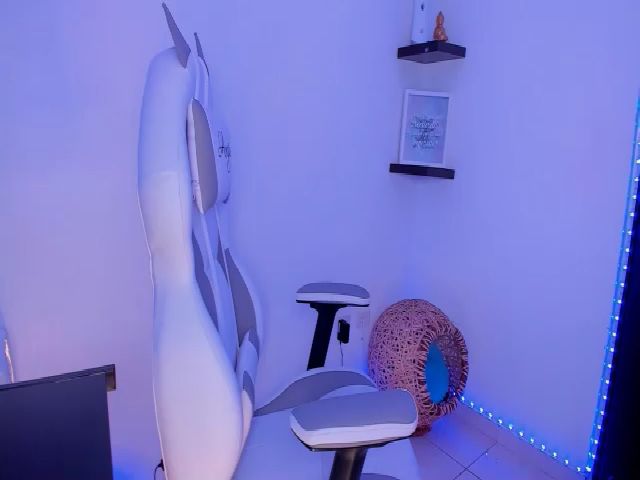 Live sex webcam photo for Molly_Cooper #269308484