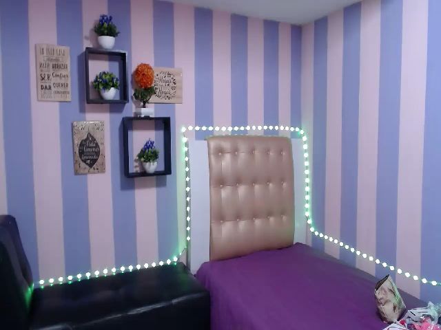 Live sex webcam photo for Britany29 #269303558