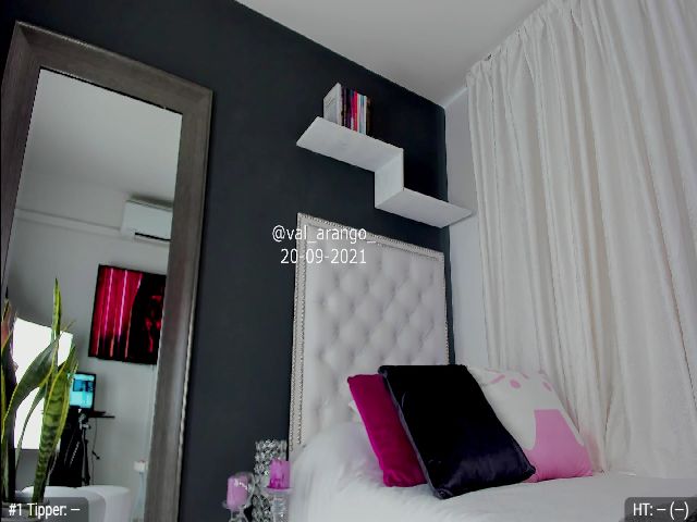 Live sex webcam photo for Val_Arango_ #269310028