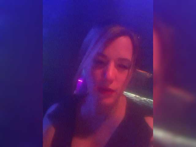 Live sex webcam photo for SmokingWoman #269298598