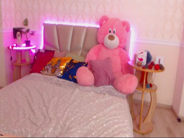 Live sex webcam photo for LorinFields #269303126