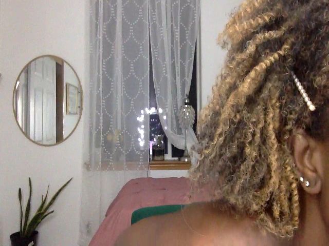 Live sex webcam photo for Kendrahhayez #269302715