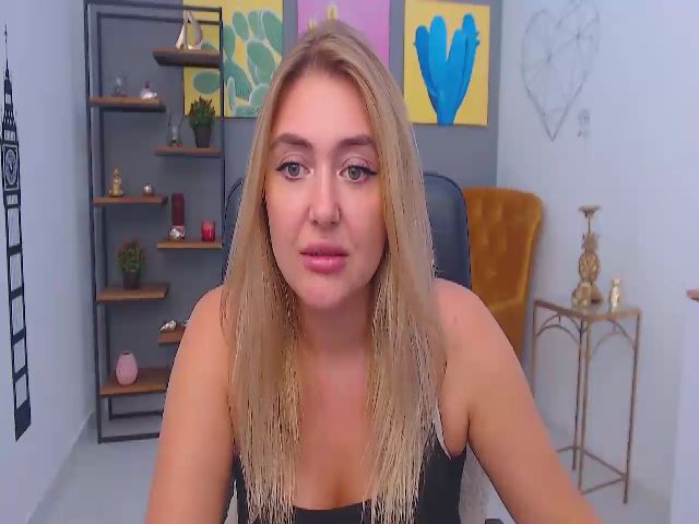 Live sex webcam photo for NicoleConnor #269308668