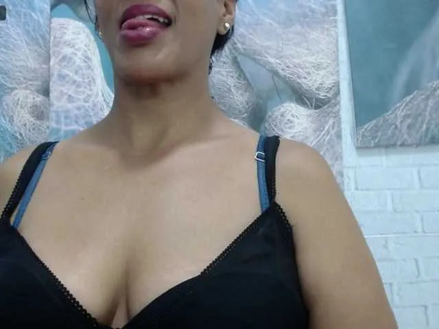 Live sex webcam photo for JulietaMilf #269321243