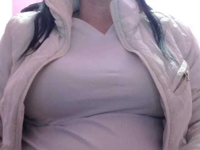 Live sex webcam photo for luzzyhot #269330859