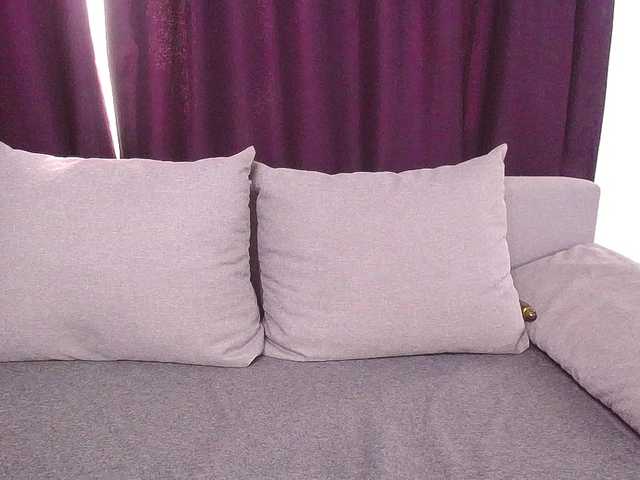 Live sex webcam photo for O-Queen #269324658